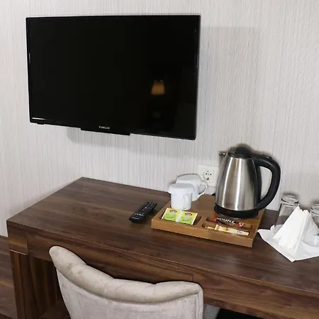 Karakoey Hotel 2*